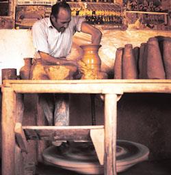 CERAMISTA PUENTE DEL ARZOBISPO 
ANYS 70