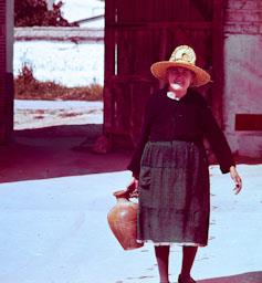 DONA PORTANT GERRA D´AIGUA