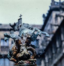 SANT SANT JORDI PATI DELS TARONGERS 
DRAC