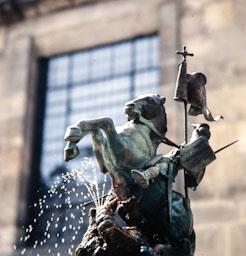 SANT SANT JORDI PATI DELS TARONGERS 
DRAC