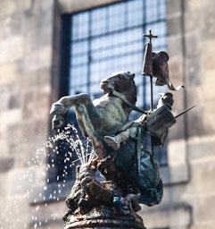 SANT SANT JORDI PATI DELS TARONGERS 
DRAC