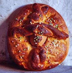 FORN DE PA A MONTESCLAROS (TOLEDO) 
-MONA DE PASQUA-