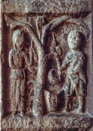 MONESTIR DE RIPOLL FAÇANA XII 
RECOLLINT ELS FRUITS