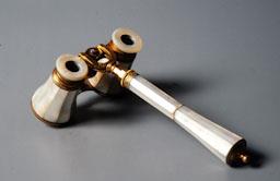 BINOCULARS DE NACAR 
C P