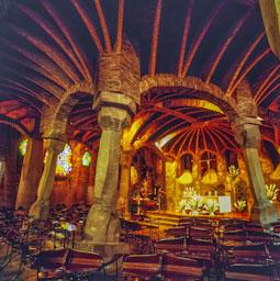 CRIPTA GÜELL 
COLONIA GÜELL