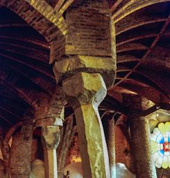 CRIPTA GÜELL 
COLONIA GÜELL