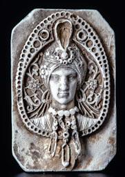 MOTLLE DE GUIX PENJOLL AMB FIGURA ORIENTAL 
C P