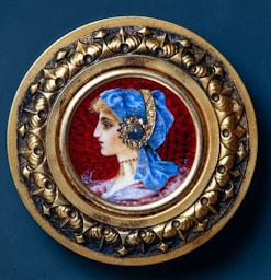 ESMALT AMB RETRAT FEMENI 
C P