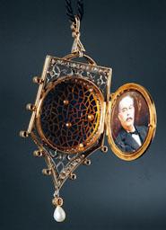 PENJOLL AMB ESMALT RECORDATORI LLUIS MASRIERA 
C P