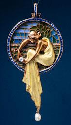 PENJOLL AMB NIMFA LLUIS MASRIERA 
C P