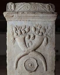 ARA ROMANA DEDICADA A SALUS PROCEDENT DEL TEMPLE DE CARTAGENA 
M A C