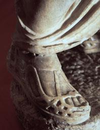 ESTATUA D´ASCLEIPOS DEU DE LA MEDICINA (DETALL SANDALIA)
M A C