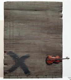 -PORTA METÀLICA I VIOLÍ-ANTONI TAPIES 
FUNDACIÓ TAPIES