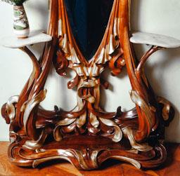 PARAIGÜERO AMB MIRALL A CLAPES PROCEDENT CASA IBARZ-MARCO 
MUSEU GAUDI