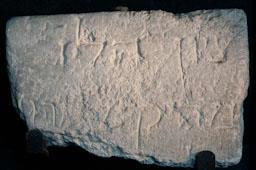 LÀPIDA FUNERARIA JUEVA PROCEDENT DEL CALL DE GIRONA 
M A C (GIRONA)