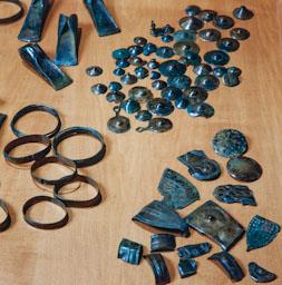 BRONZES DE LLAVORSI S VII VIII 
M H C