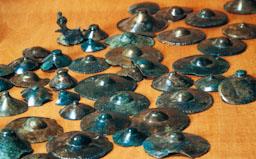 BRONZES DE LLAVORSI BOTONS S VII VIII 
M H C