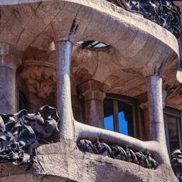 CASA MILÀ LA PEDRERA 
TRIBUNA FAÇANA