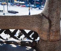 LA PEDRERA BALCONS 
DETALL BARANA