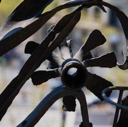 LA PEDRERA BALCONS 
DETALL BARANA