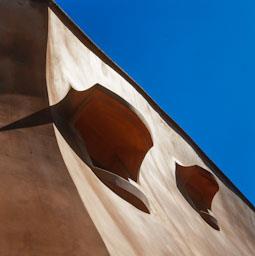 LA PEDRERA DETALL FAÇANA NORD