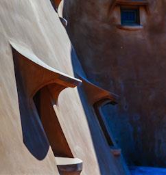 LA PEDRERA DETALL FAÇANA NORD