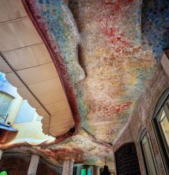 LA PEDRERA ESCALA PATI PASSEIG DE GRÀCIA