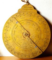 ASTROLABI (REPRODUCCIÓ)
M H C