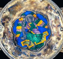 CREU S XIV PROCEDENT DE SANT JOAN DE LES ABADESSES (DETALL ESMALT)
M E V 
