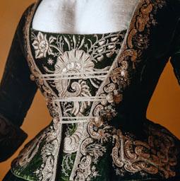 VESTIT FEMENI S XVIII MTIB N: 88002 PROCEDENT CASA SALVA DOR DE TORTOSA 
MUSEU DE LA IMDUMENTARIA