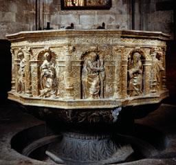 PICA BAPTISMAL S XVI GIRONA 
CATEDRAL