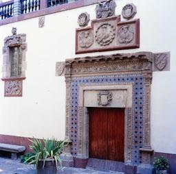 PORTA DEL TRENTENATI S XVI CASA DE LA CIUTAT BARCELONA