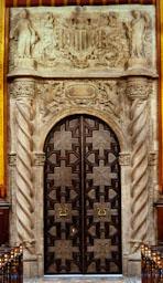 PORTA DEL TRENTENARI AJUNTAMENT DE BARCELONA INTERIOR SALO DE CENT