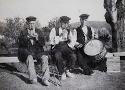 LA COBLA DE CORRO D`AMUNT 1905 FOTO DE DURAN I SAMPERE 
M A I T P