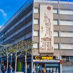 ESGRAFIAT DE SANTI ESTRANY ESCOLES PIES DE STA ANNA