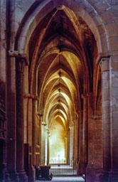 MON POBLET INTERIOR ESGLESIA