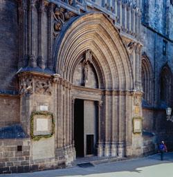 CATEDRAL DE BARCELONA PORTA DE SANT IU