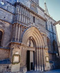 CATEDRAL DE BARCELONA PORTA DE SANT IU