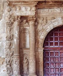 STA MARIA LA VELLA LLEIDA XVII PORTADA INTERIOR CLAUSTRE SEU VELLA