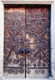 PORTA ESGLESIA DE LLIVIA S XVI