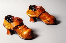 ZAPATOS FEMENINOS S XVII 
MUSEU DEL DISSENY
