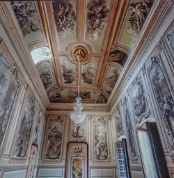 PALAU EPISCOPAL SALO DEL TRON