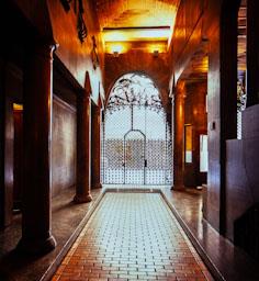PALAU GÜELL VESTIBUL