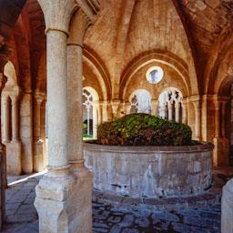 MONESTIR SANTES CREUS CLAUSTRE TEMPLET LAVABO GOTIC
