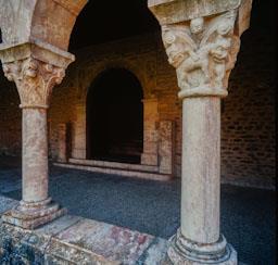 ST MIQUEL DE CUIXA MONESTIR CLAUSTRE
