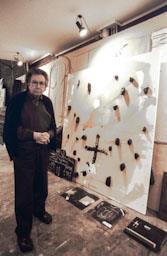 ANTONI TAPIES AL SEU ESTUDI