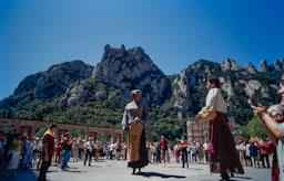 ANNA COMELLES 
AL SEU ESTUDI