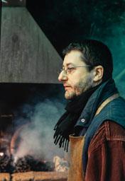 JORDI ALCARAZ TREBALLANT LA FORJA 
AL SEU TALLER