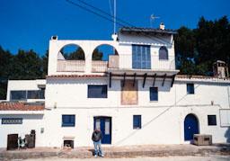 JOSEP GUINOVART 2002 DAVANT LA SEVA CASA CASTELLDEFELS