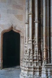 CARTOIXA DE MONTALEGRE ENTRADA ESGLESIA (DETALL PORTALADA)